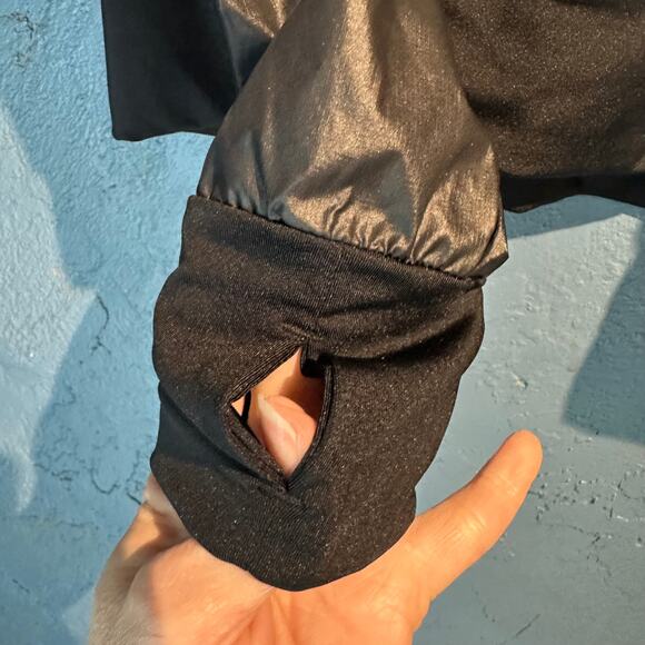 Nike Size Medium Women's Running Jacket Black Zipper Pockets thumb holes crop - Picture 7 of 8